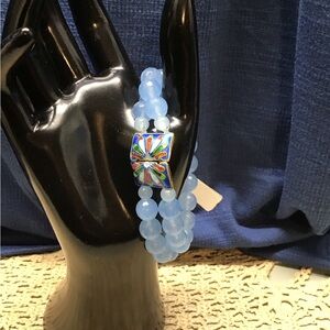 Elegant Blue Beaded Bracelet with Vibrant Centerpiece